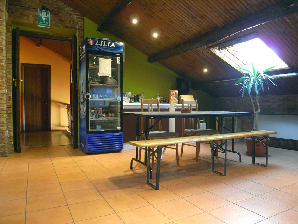 Hostel California Milan Exterior photo