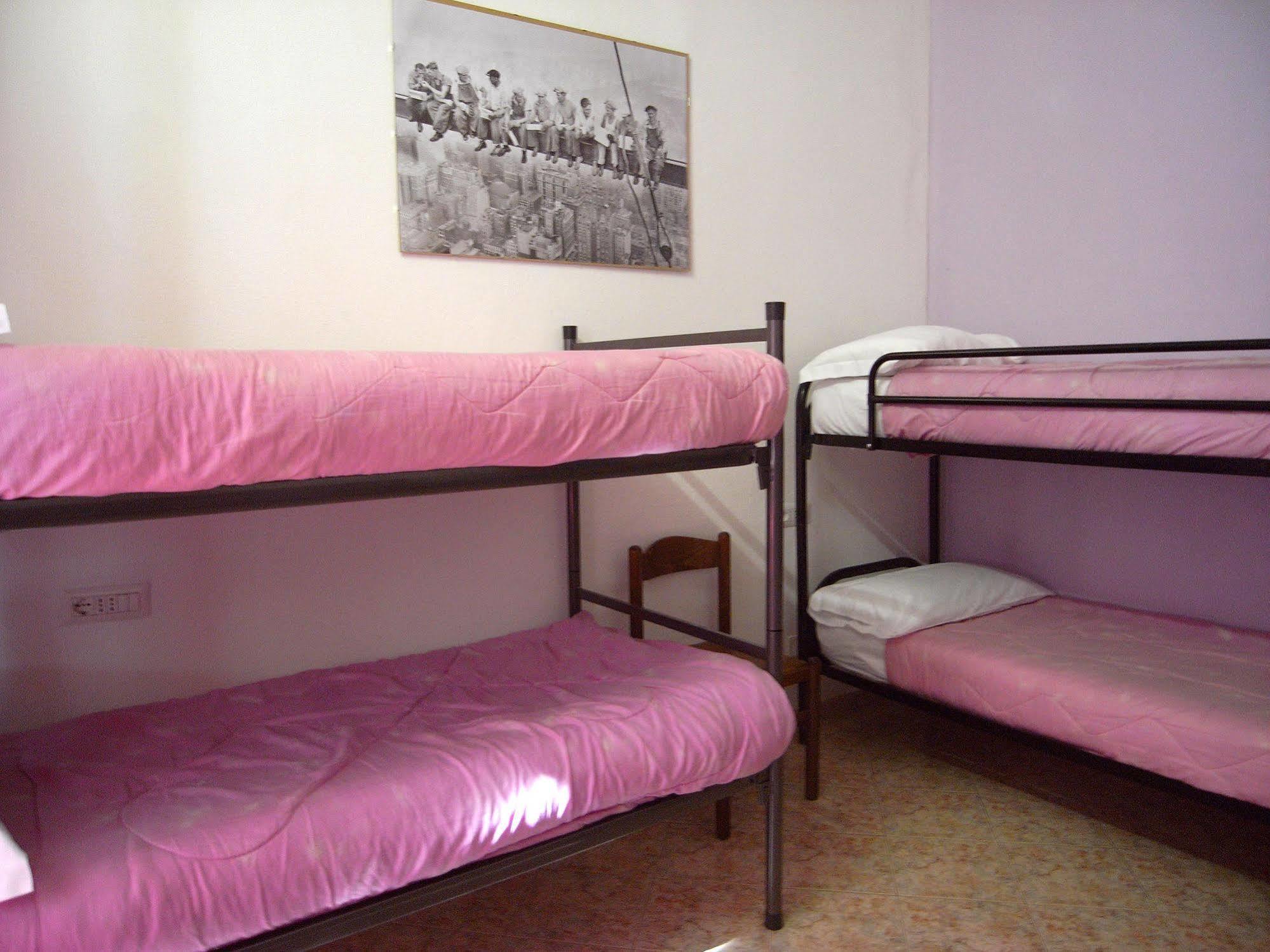 Hostel California Milan Exterior photo