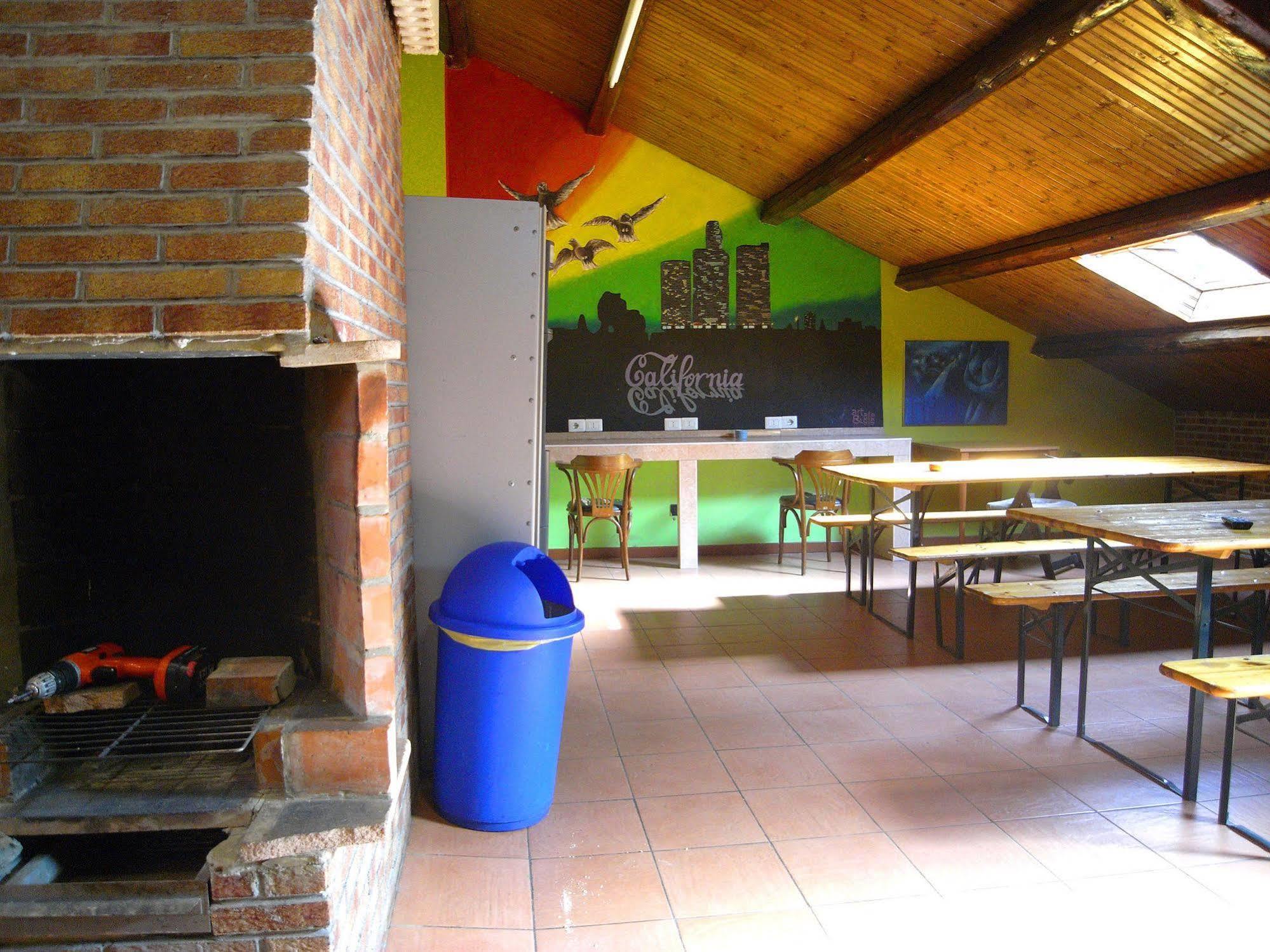 Hostel California Milan Exterior photo