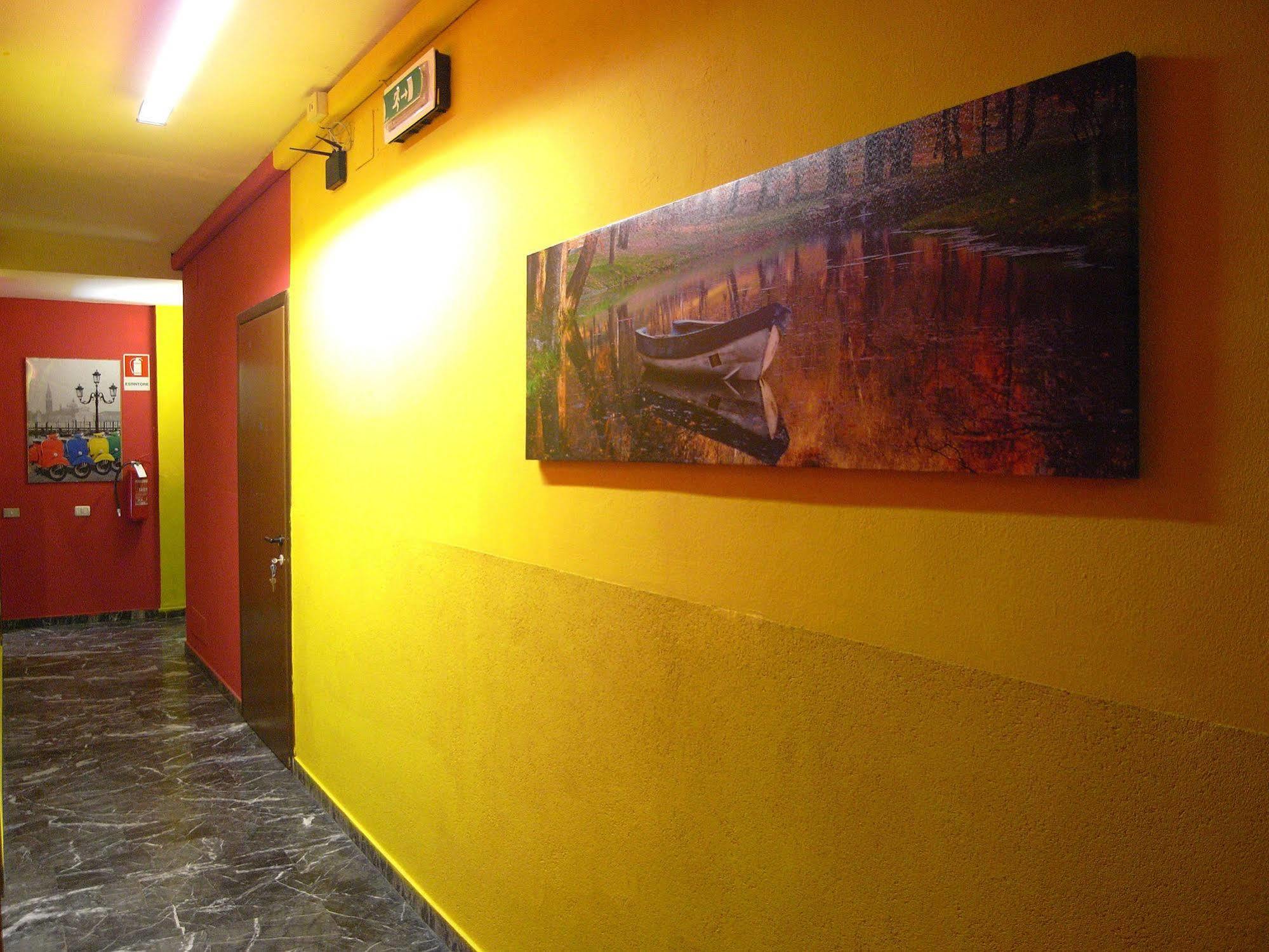 Hostel California Milan Exterior photo