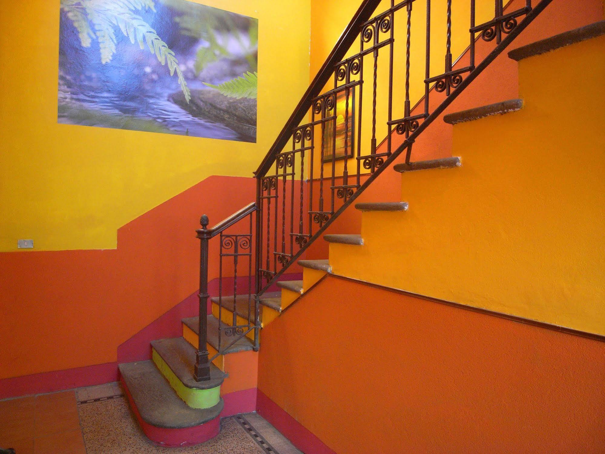 Hostel California Milan Exterior photo