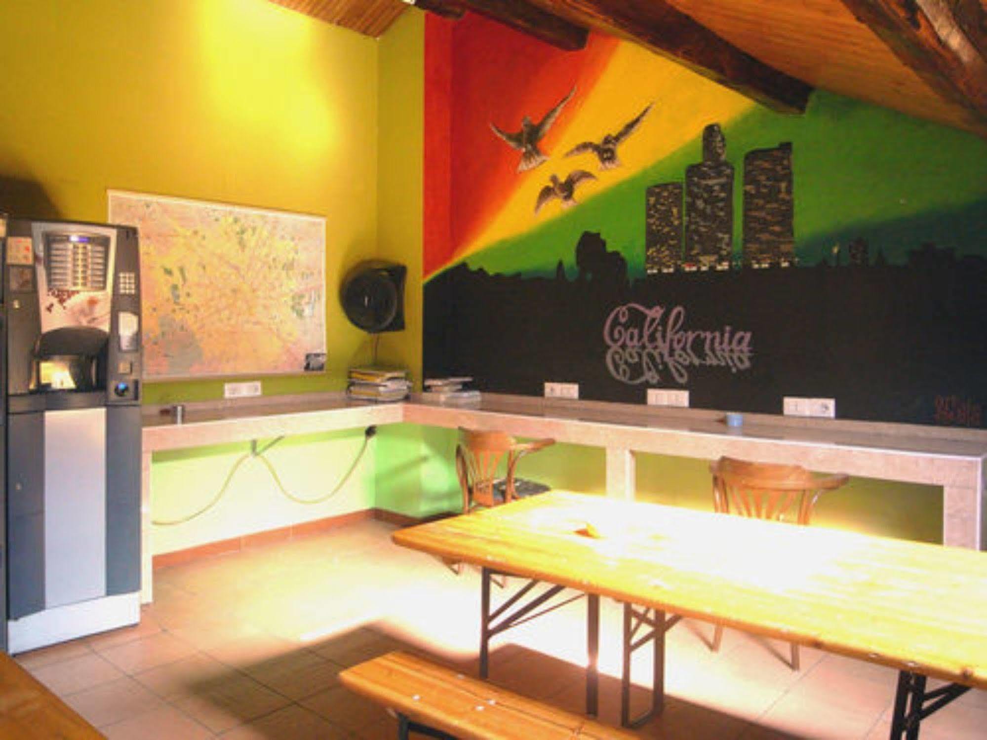 Hostel California Milan Exterior photo